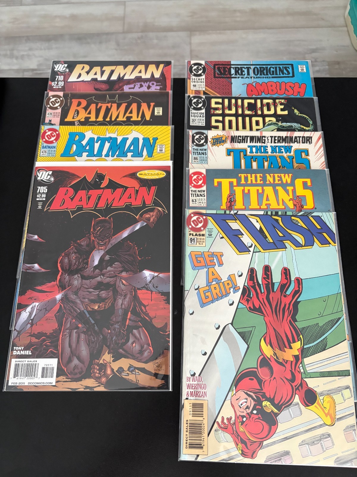DC COMICS MIXED LOT OF 9 GOOD CONDITION (1990-2011) SEE PICTUERS