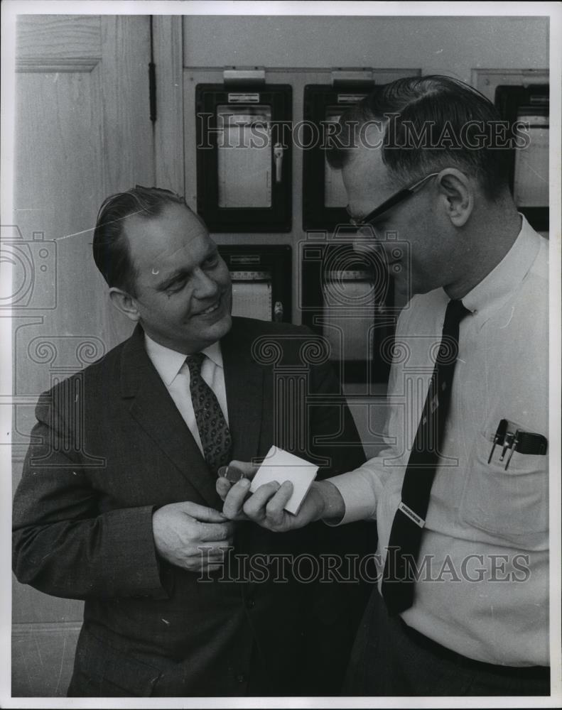 1962 Press Photo Neils Lauritzen, Journal Photographer received 25thyr medallion
