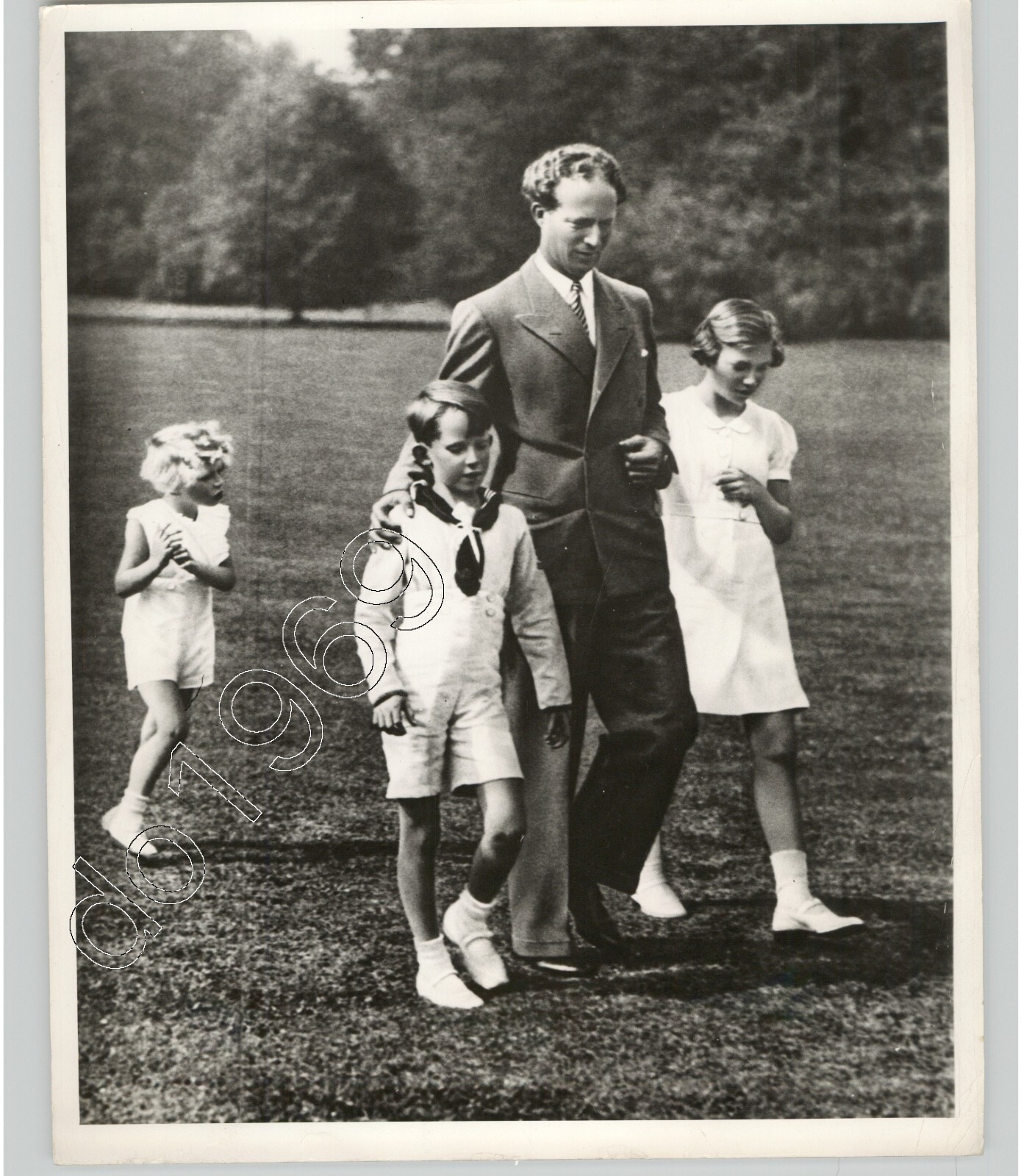 HISTORIC Vintage 1940 Press Photo KING LEOPOLD III of BELGIUM w/ Kids