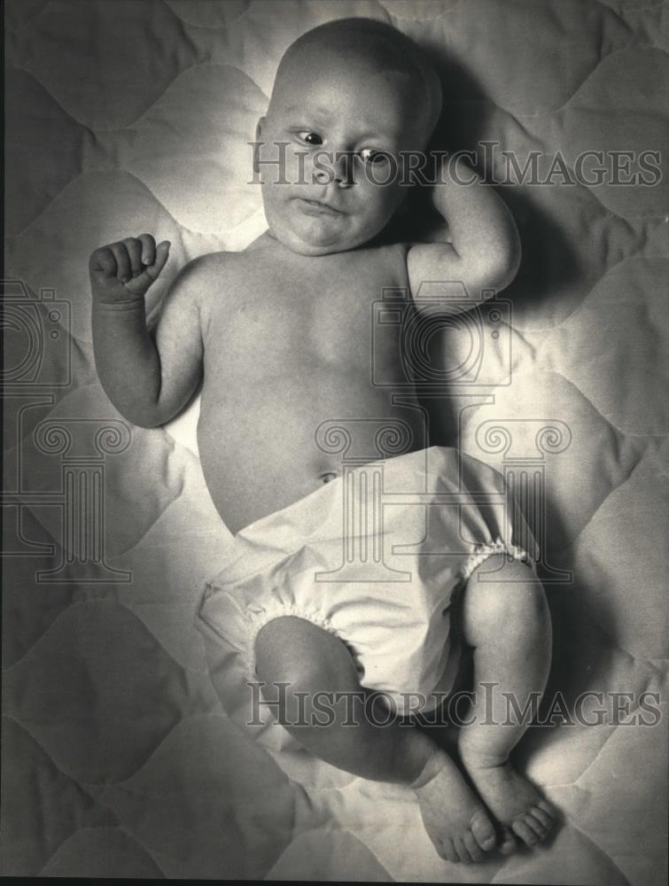 1986 Press Photo Erik Davids Weiss weighed 14 pounds at 8 weeks – mja21806