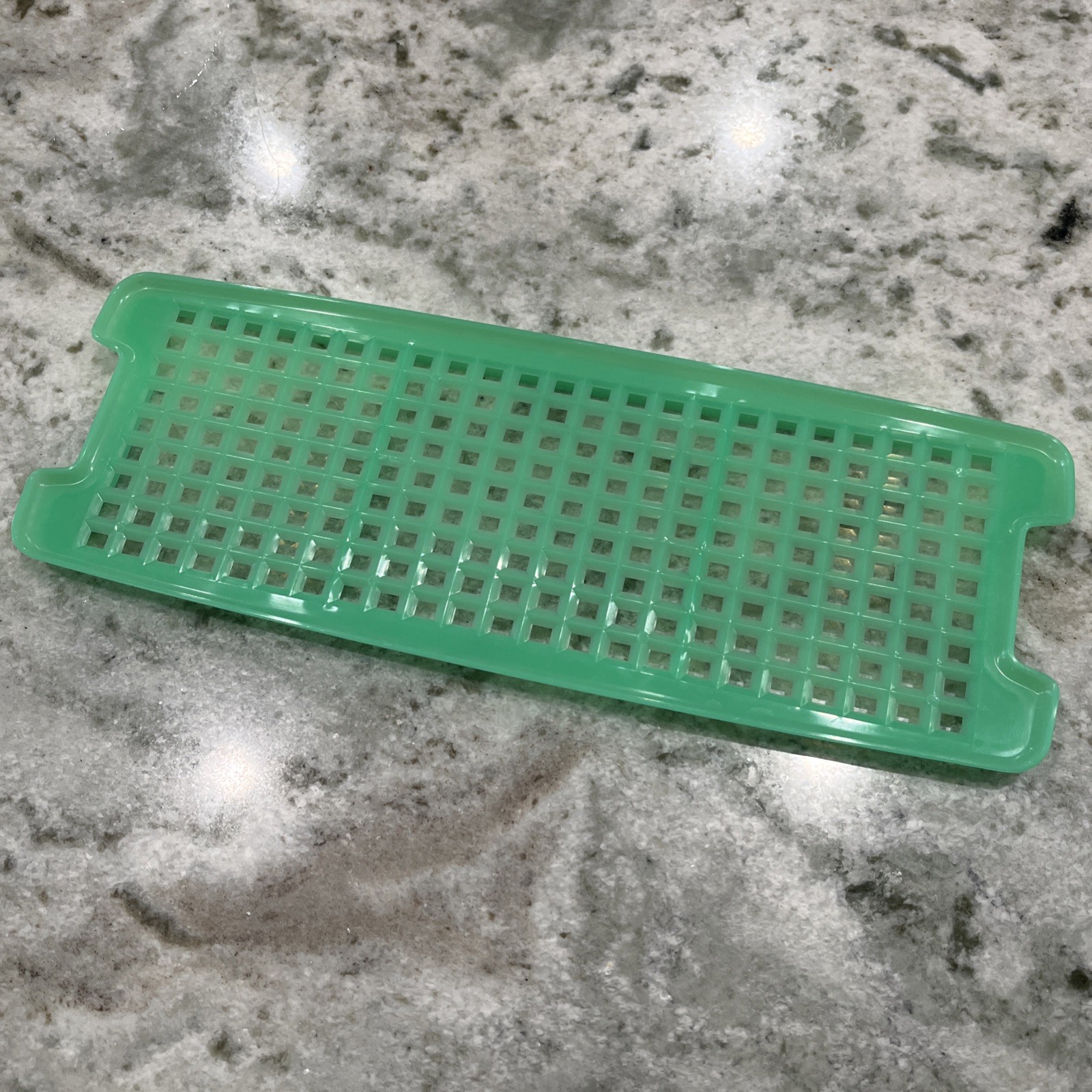 Tupperware 13″ Replacement Easy Crisp Grate #783 Screen for Veggie Celery Keeper