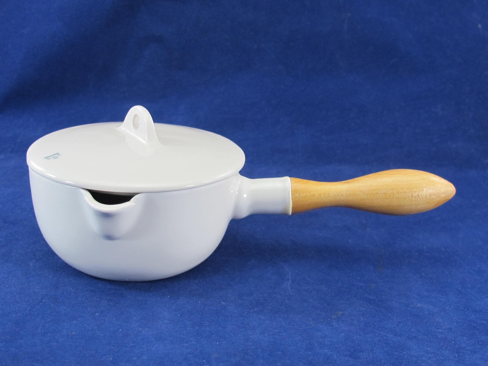 Coors Porcelain Labware MEASURING CUP 41-N Lid 09 Wooden Handle 1940s Set 2 USAi