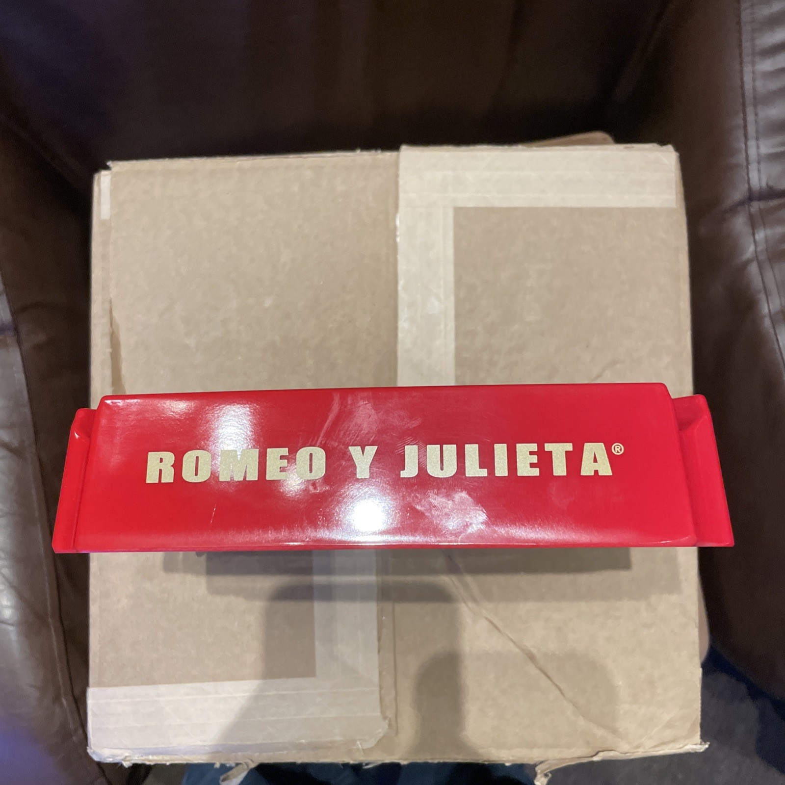 Romeo y Julieta 9″ x 7″ Red Melamine Collectible Ashtray – FREE SHIP – BRAND NEW