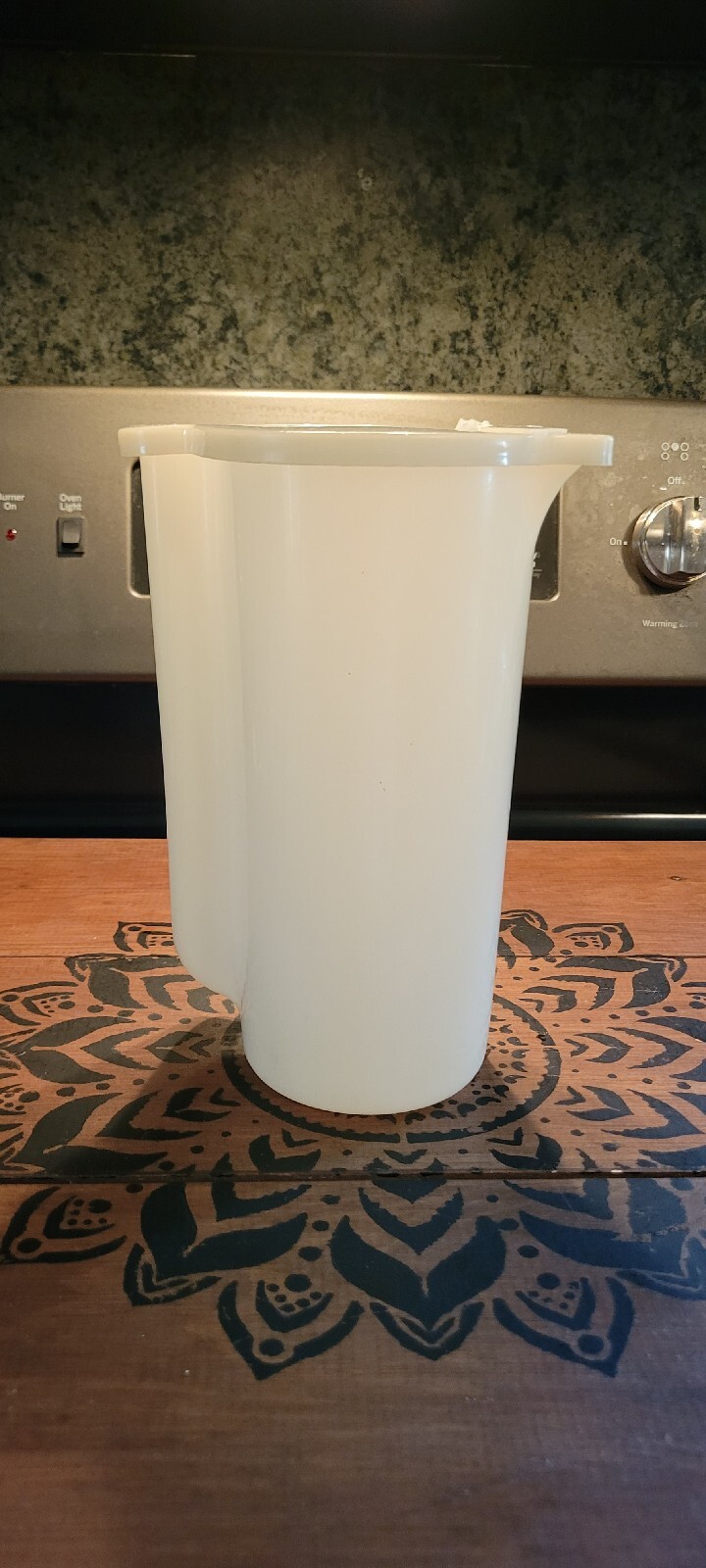 TUPPERWARE 129 2 qt PITCHER FLIP TOP LID 447 WHITE 1954 Mass. USA pat 2.610.490