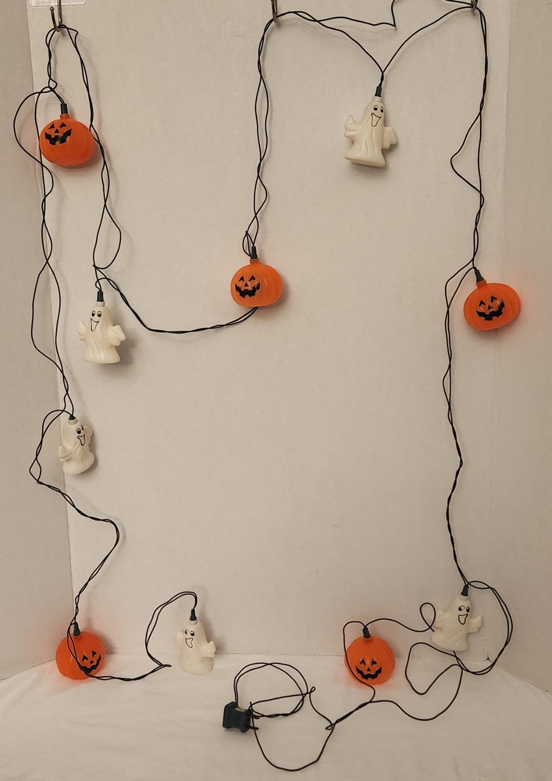 HALLOWEEN ,PARTY LIGHTS VINTAGE PUMPKINS & GHOAST 15 ft 9 lights WORKS