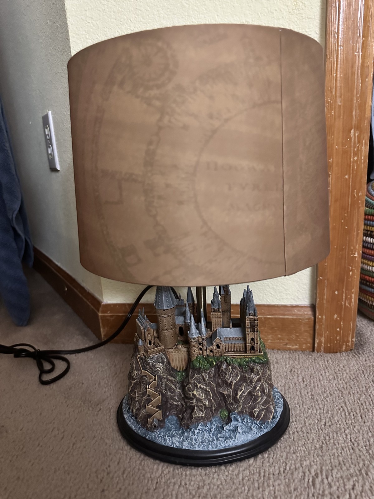 Harry Potter Hogwarts Castle Table Lamp Limited Edition Collectible Illuminated