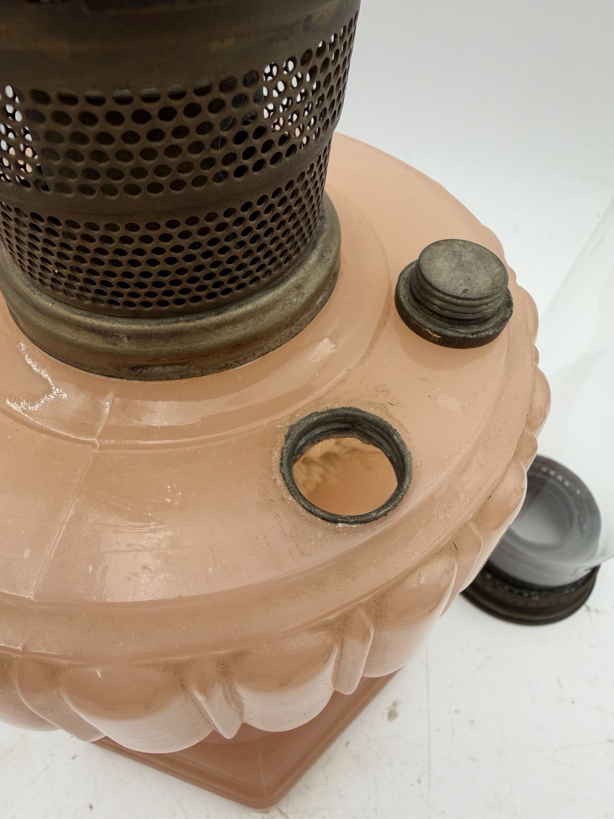 Aladdin Model 112 Cathedral Pink Lamp W/B Burner & Locking Chimney YEC