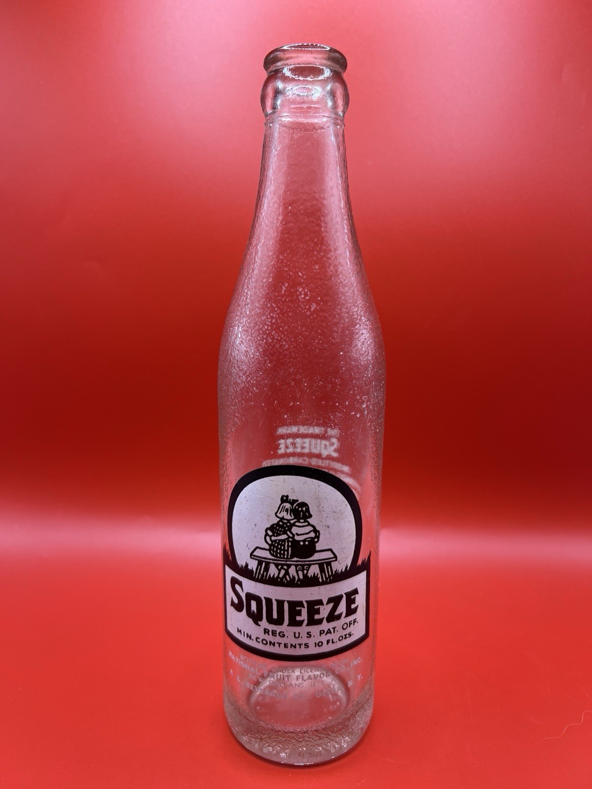SQUEEZE Black & White ACL Embossed 12 OZ 1954 Soda Bottle Olean NY ++++
