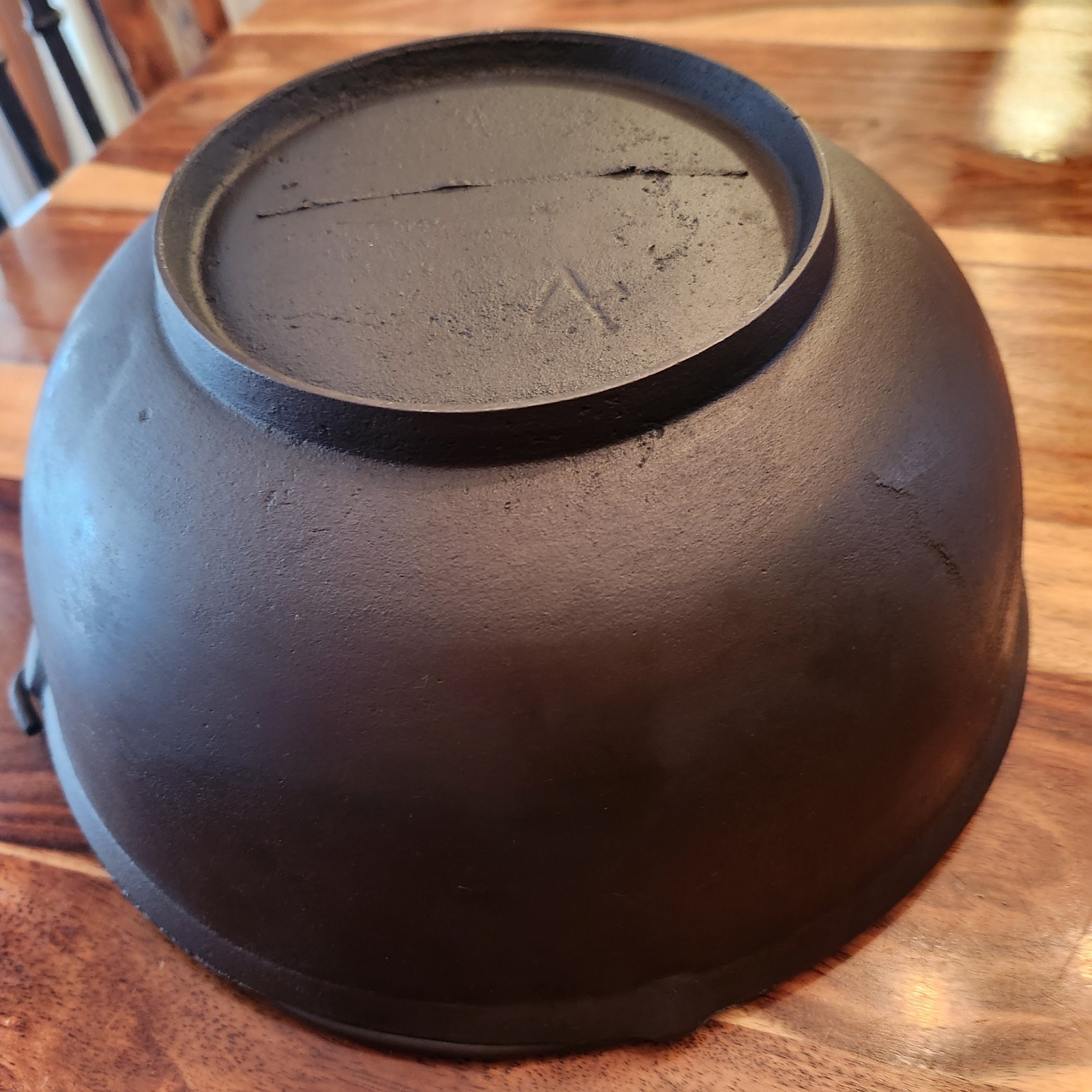 Cast Iron Scotch Bowl No. 4, 10-3/4″ W x 4-5/8″ H, Gate Mark, Pre-1890s *CRACK*