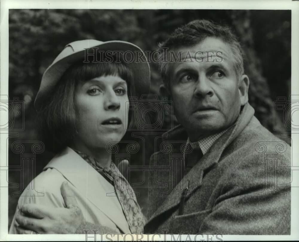 1984 Press Photo Actors Angela Down, Ian Holm in “We, the Accused” on Television