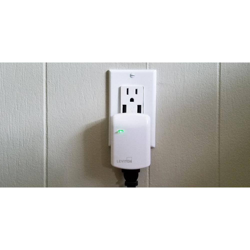 Decora Smart Plug-In Outlet with Z-Wave Technology, White DZPA1-2BW