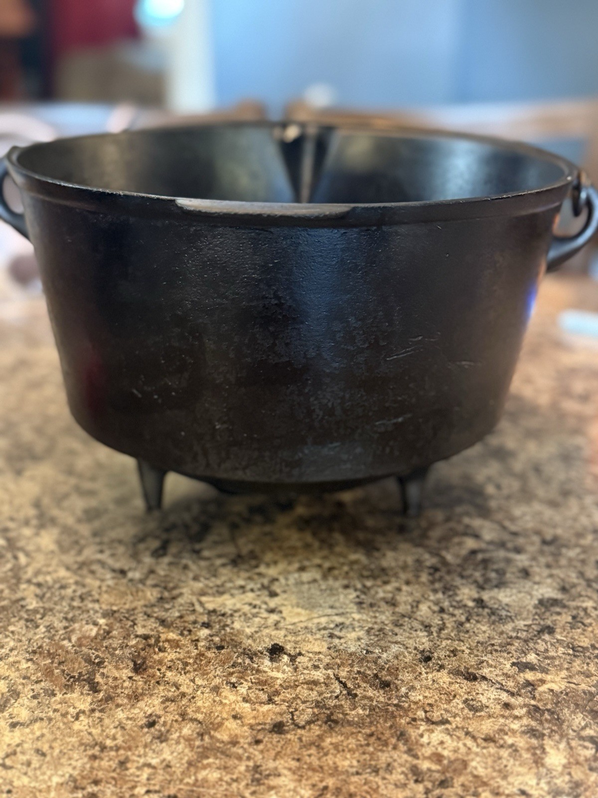 Gatemarked 3 Legged Cast Iron Kettle
