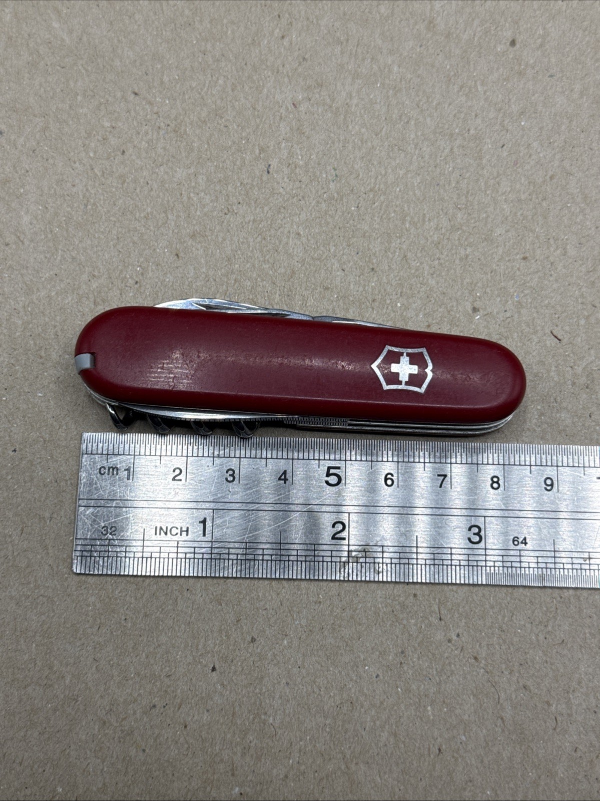 Victorinox Tourist Swiss Army knife – Red