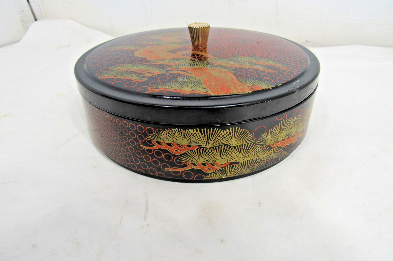 Vintage Laquerware Box Floral Design 7.25 Inches In Diameter