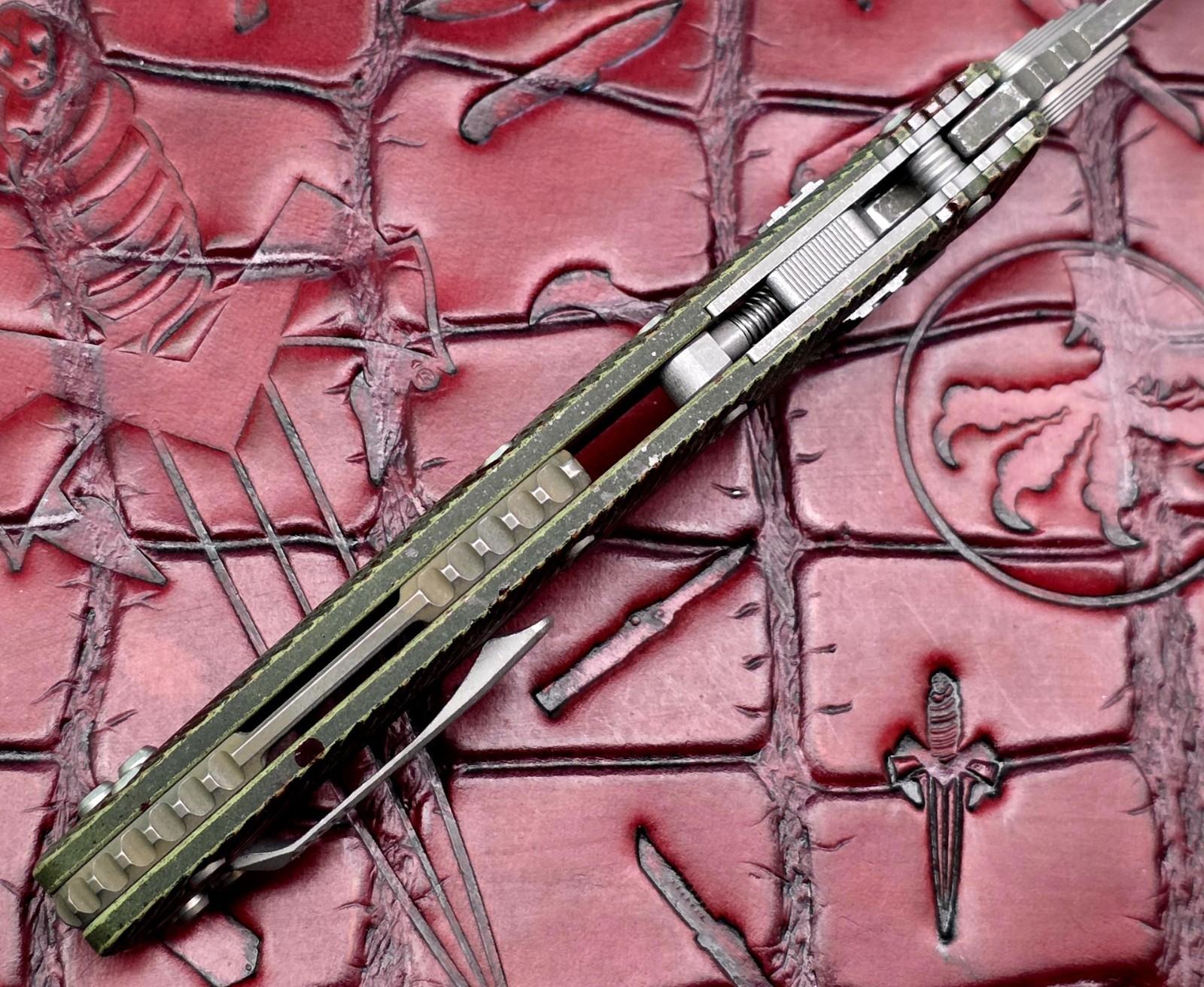 Microtech Amphibian Manual RAM-LOK Fluted Aluminum Outbreak Part. Serrated #2